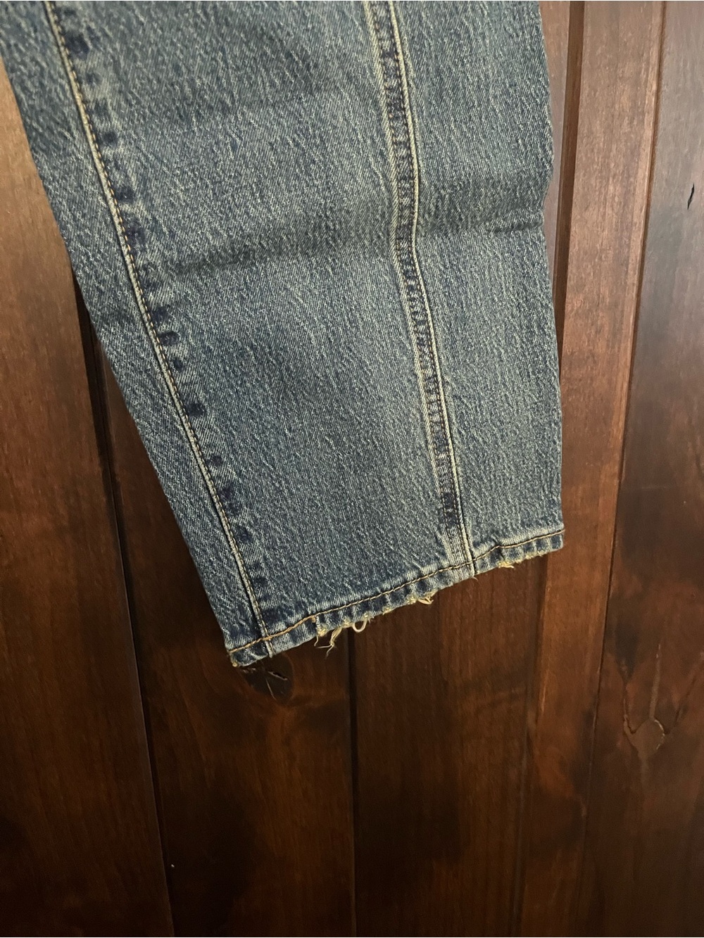 Universal Thread Women's Straight Leg Jeans - Light/Medium Blue Wash - Picture 2 of 6